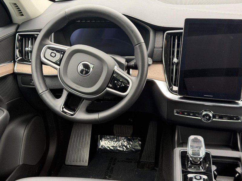 Certified 2025 Volvo XC90 B6 Plus AWD/4WD image 14