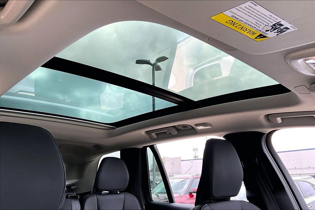 Certified 2025 Volvo XC90 T8 Plus w/ Protection Package Premier image 23