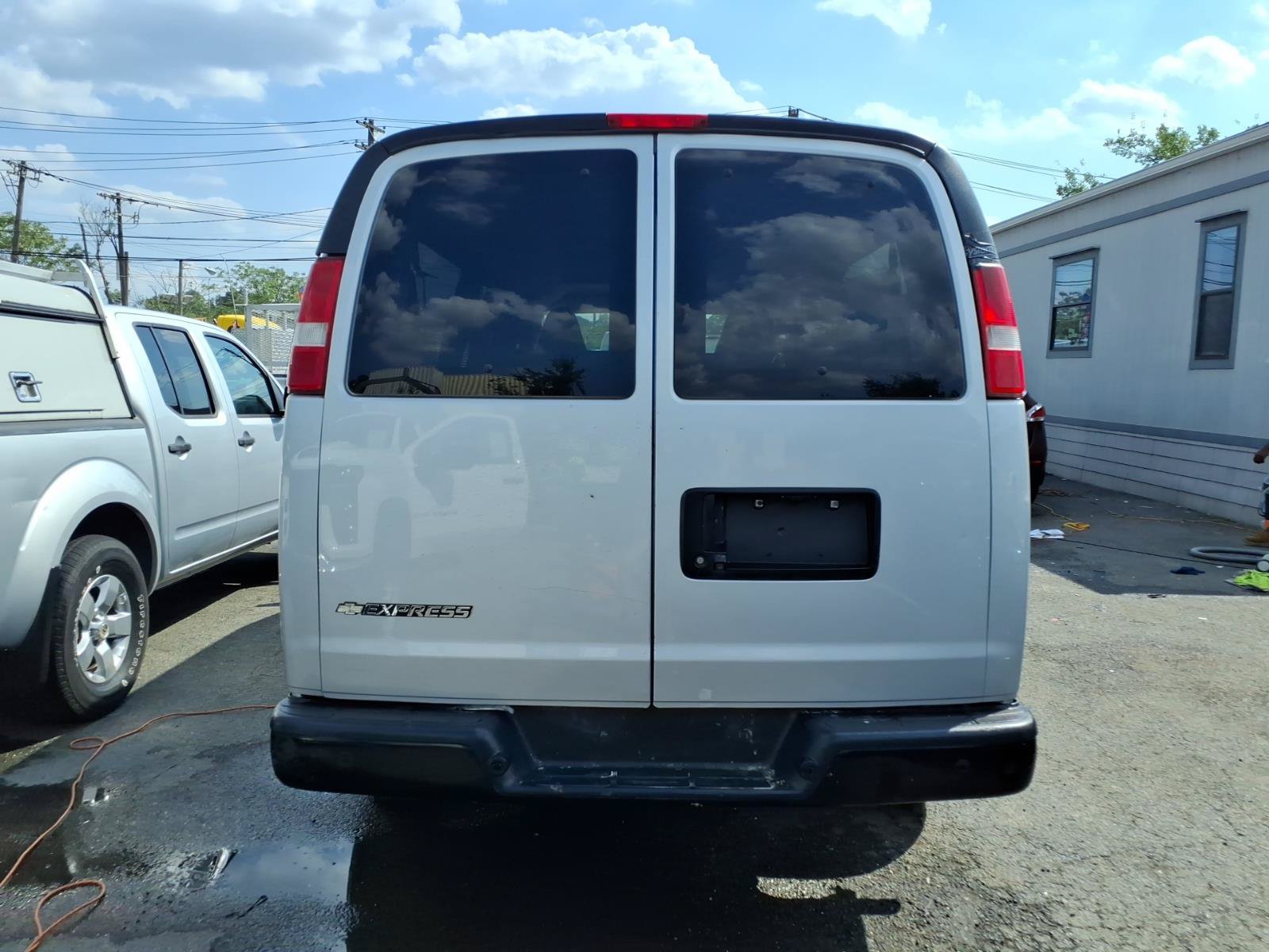 Used 2018 Chevrolet Express 3500 LS RWD image 5