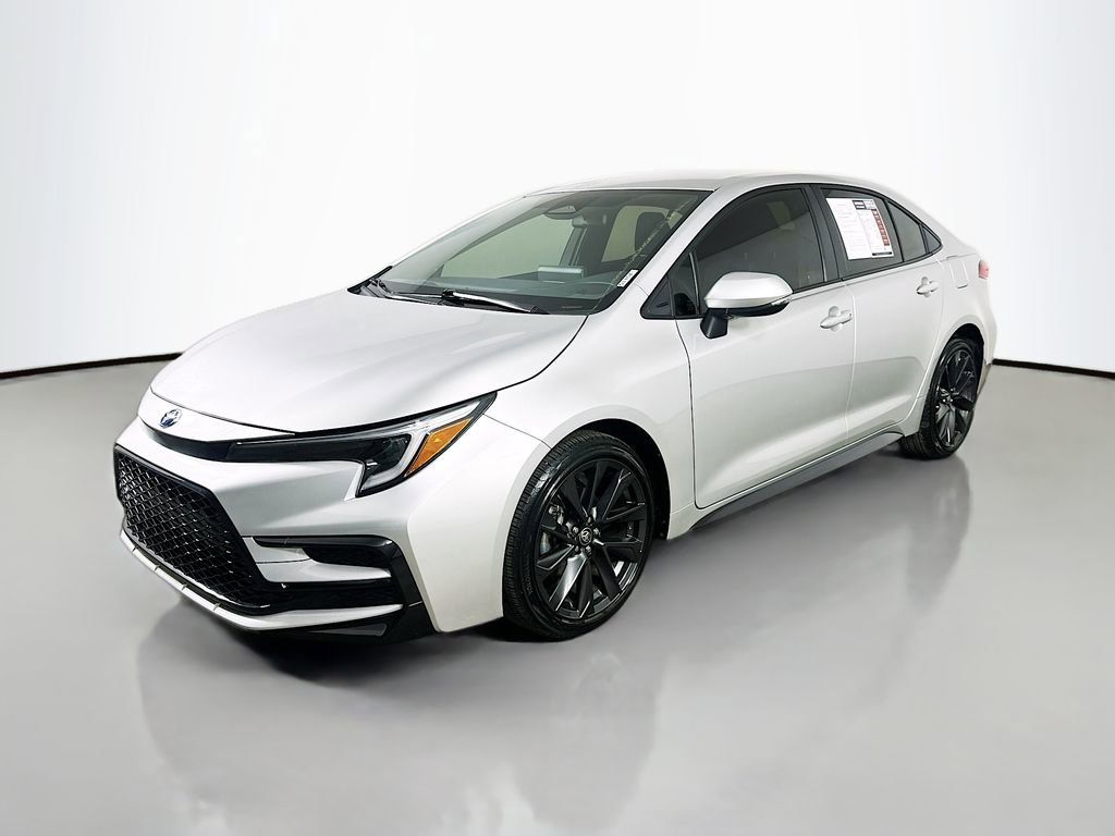 Used 2023 Toyota Corolla SE FWD image 3