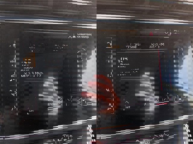 Used 2019 Audi Q8 Prestige w/ Luxury Package image 23