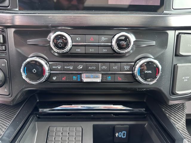 New 2026 Ford F250 Lariat w/ Black Appearance Package AWD/4WD image 17