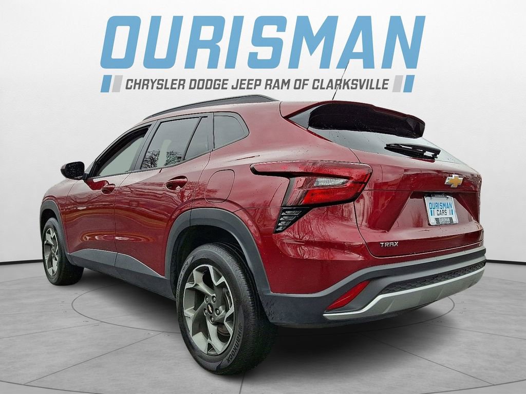 Used 2025 Chevrolet Trax LT image 4