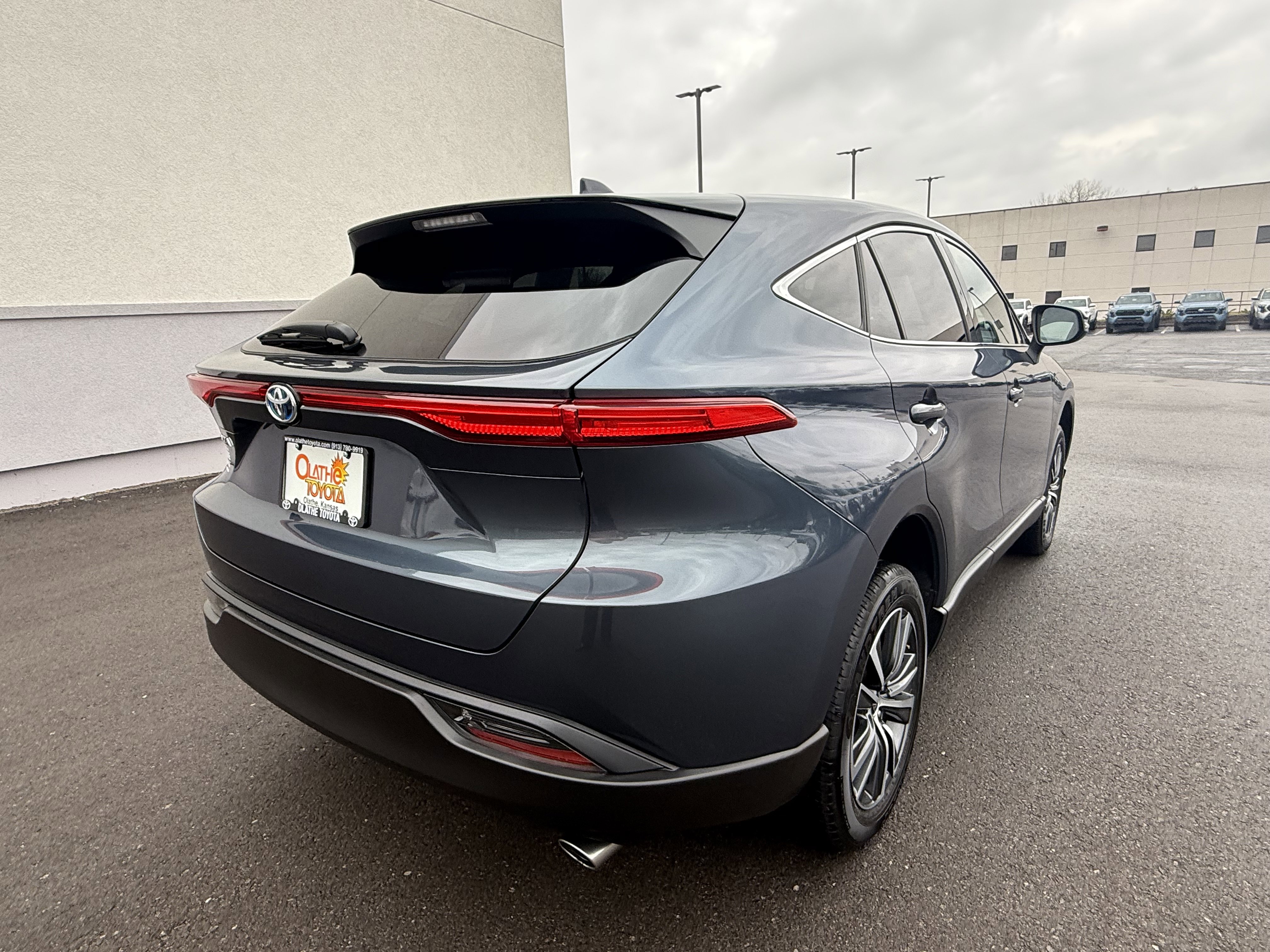 Certified 2023 Toyota Venza LE image 3