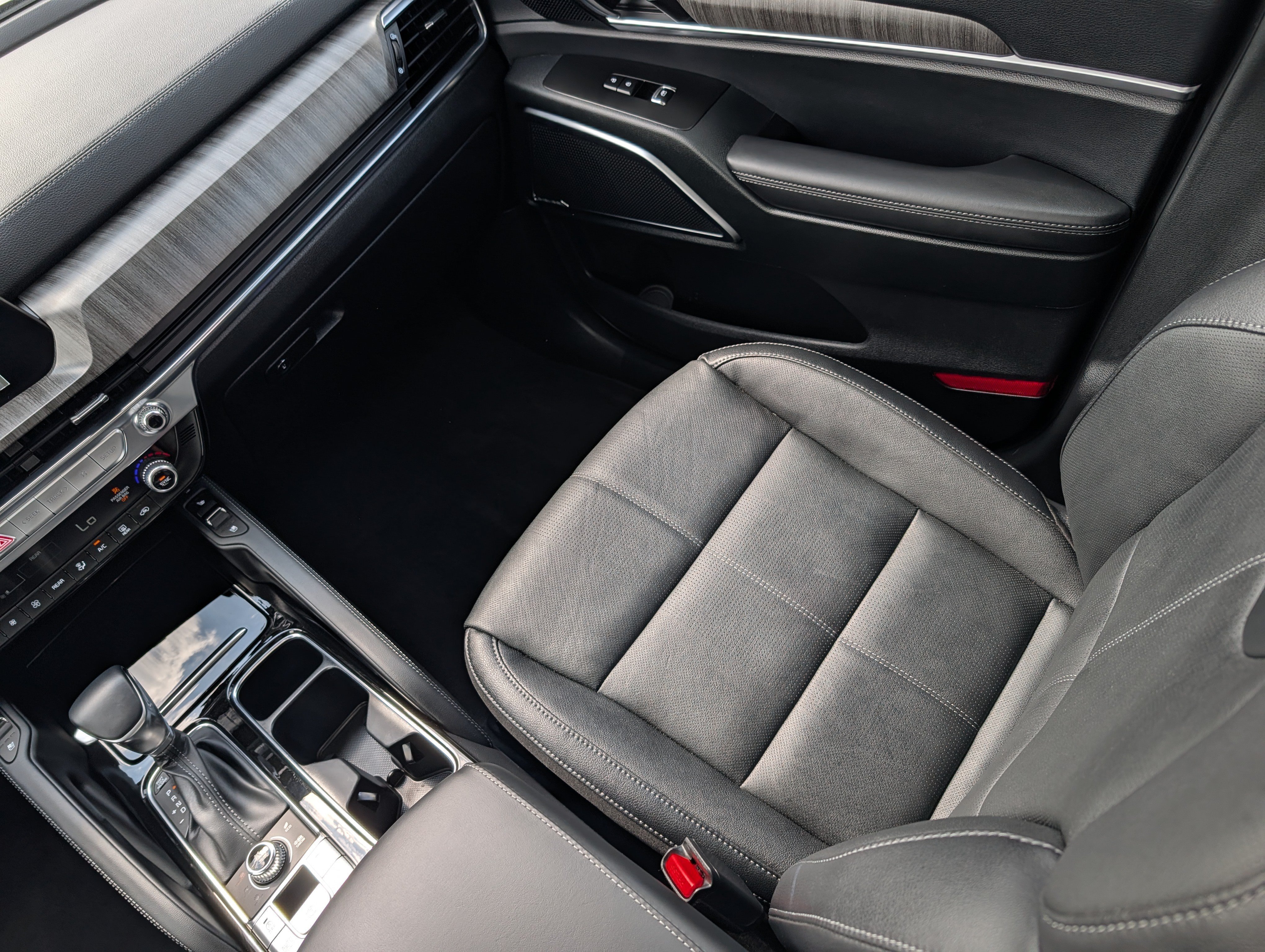Certified 2025 Kia Telluride SX w/ SX Captain's Chair Package AWD/4WD image 11