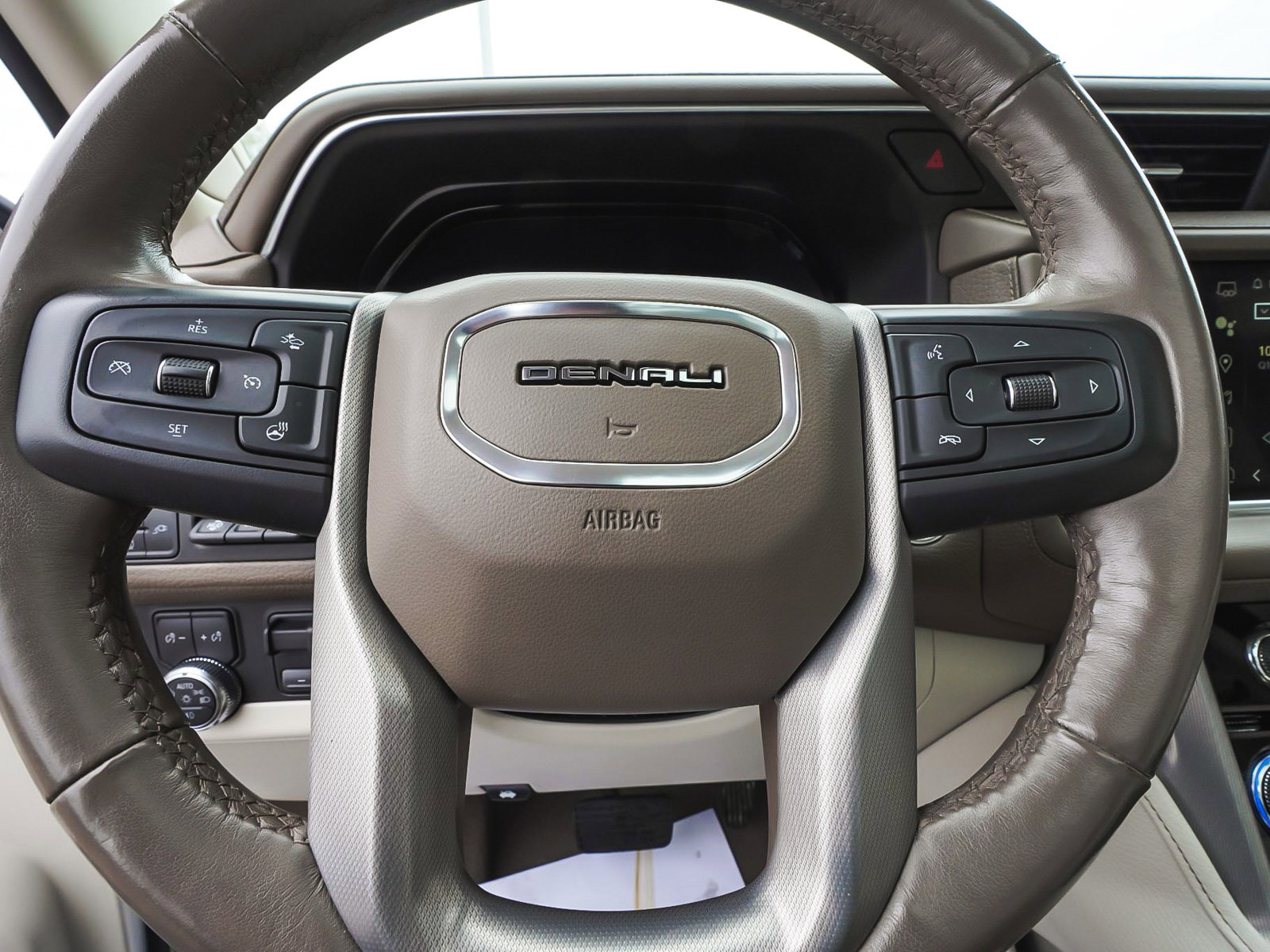 Used 2022 GMC Yukon XL Denali w/ Max Trailering Package AWD/4WD image 16