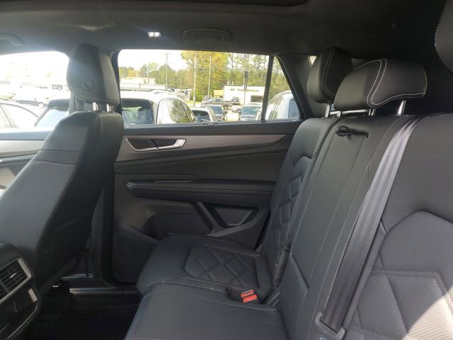 Certified 2025 Volkswagen Atlas Cross Sport SE w/ Panoramic Sunroof Package image 10