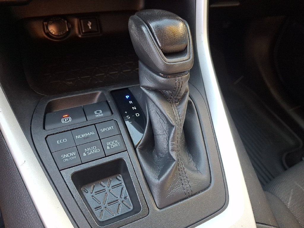 Used 2022 Toyota RAV4 XLE AWD/4WD image 15