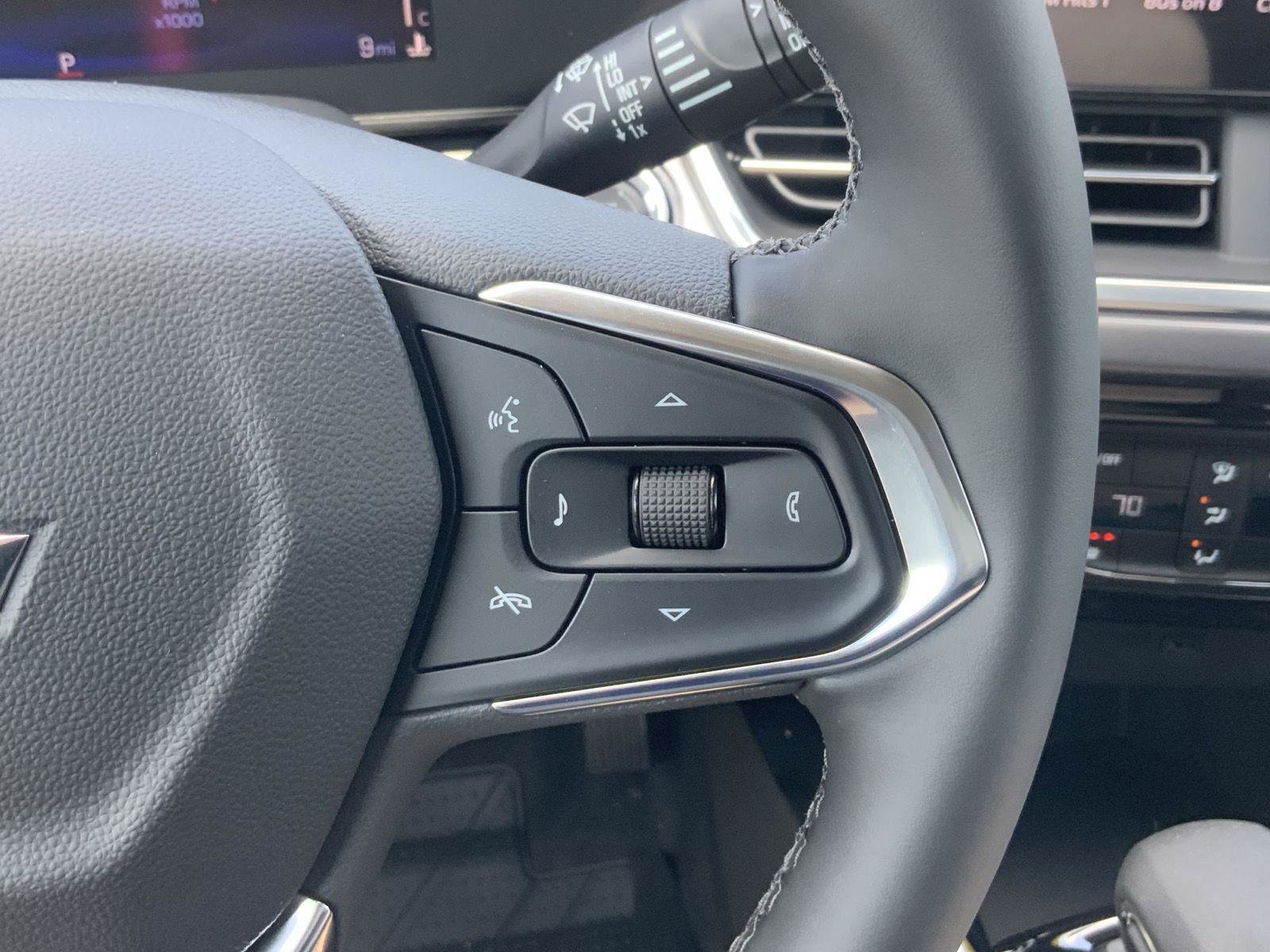 New 2026 Chevrolet Trax ACTIV FWD image 30