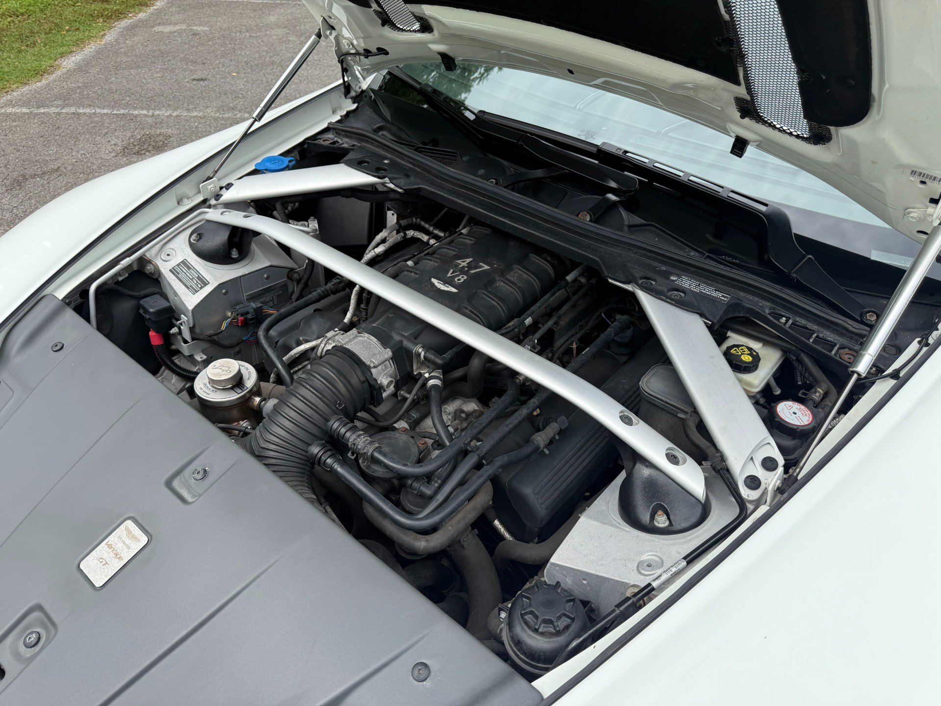 Used 2015 Aston Martin V8 Vantage GT RWD image 51