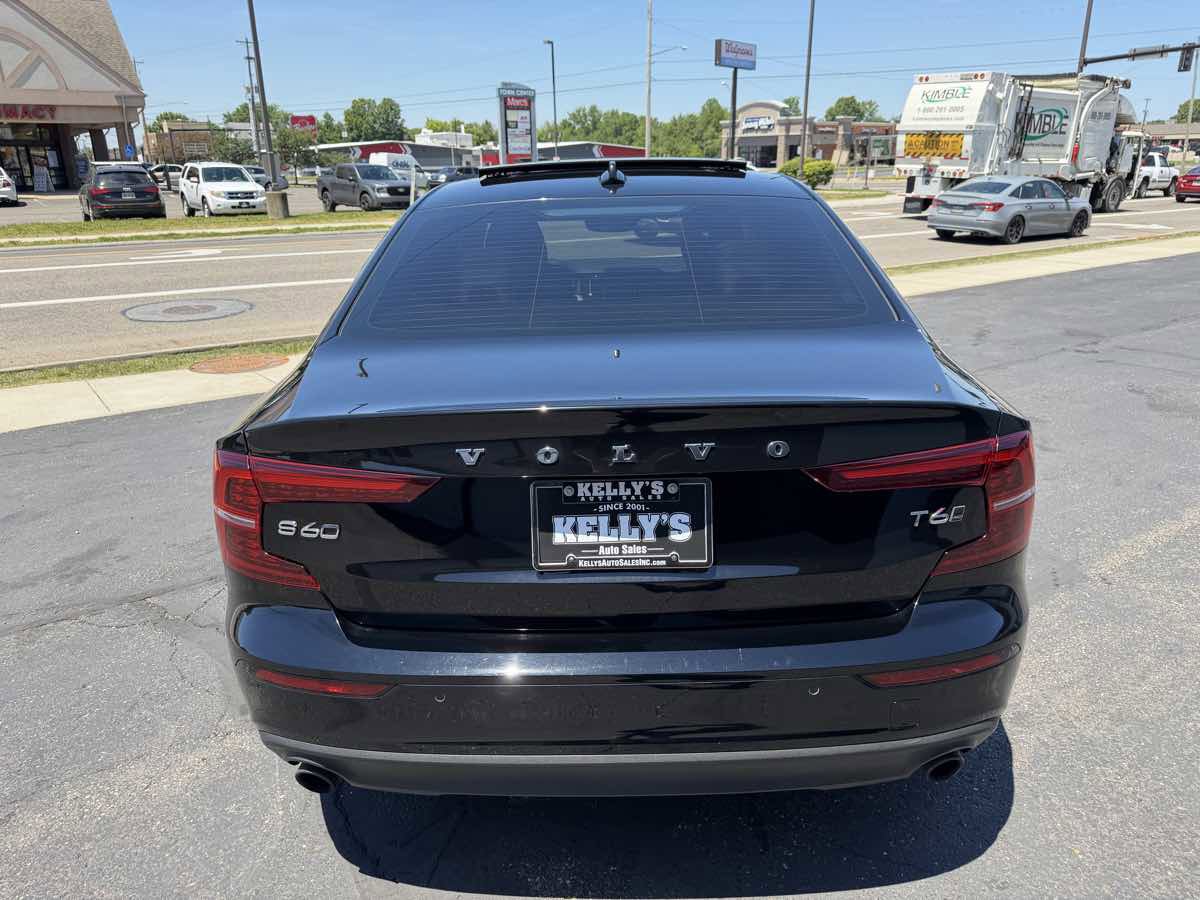 Used 2020 Volvo S60 T6 Momentum AWD/4WD image 4