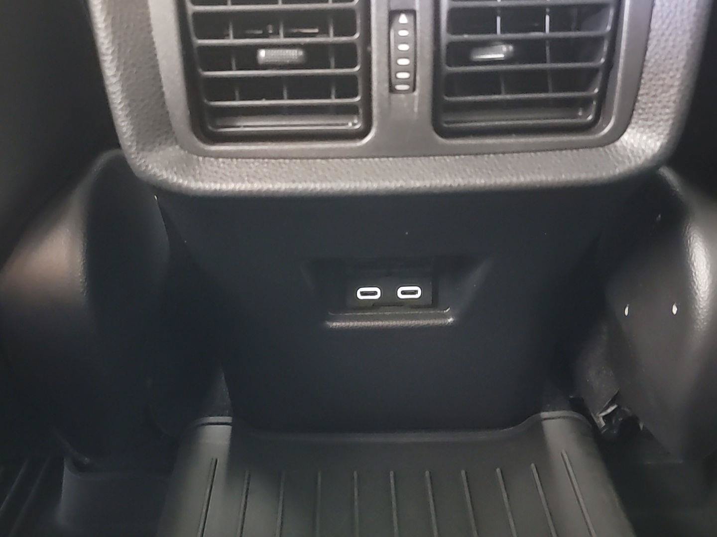 Used 2024 Toyota Venza Limited AWD/4WD image 23