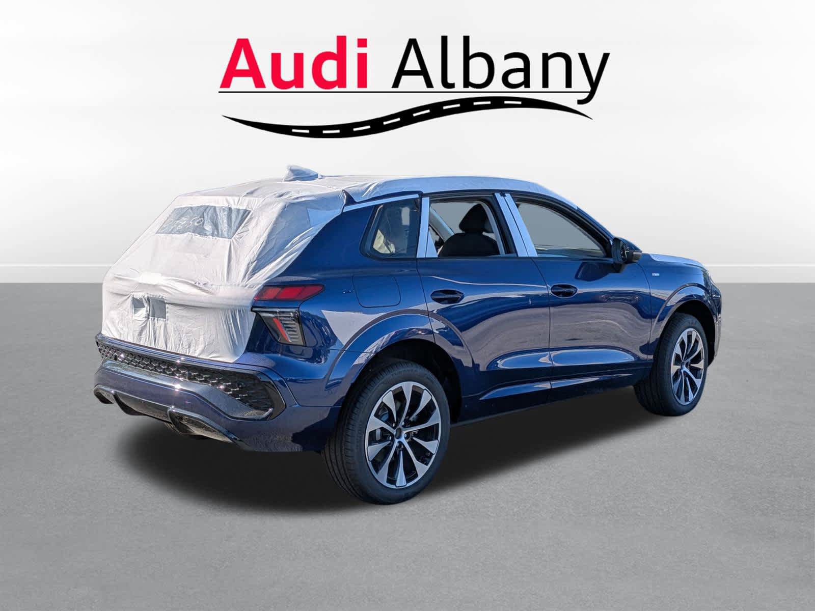 New 2026 Audi Q3 quattro 2.0T w/ Driver Assistance Package AWD/4WD image 4