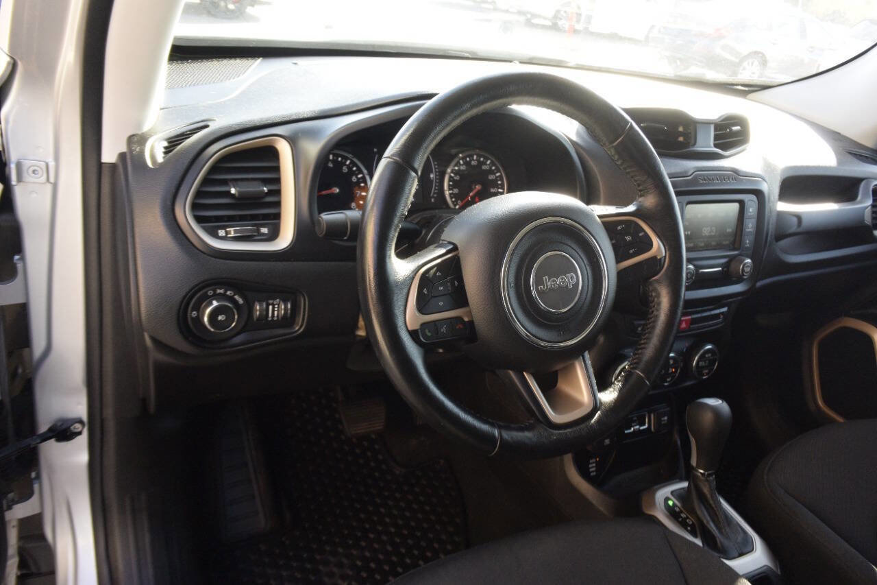 Used 2017 Jeep Renegade Latitude w/ Popular Equipment Group image 14