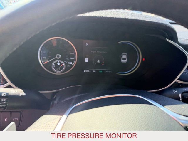 Used 2025 Genesis G70 2.5T image 10