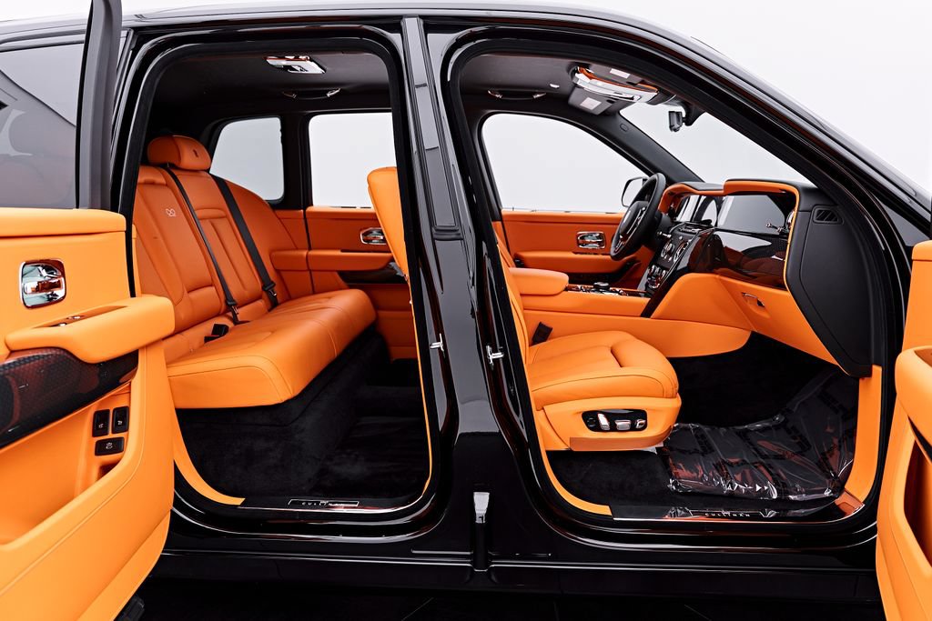 Used 2026 Rolls-Royce Cullinan Black Badge AWD/4WD image 36