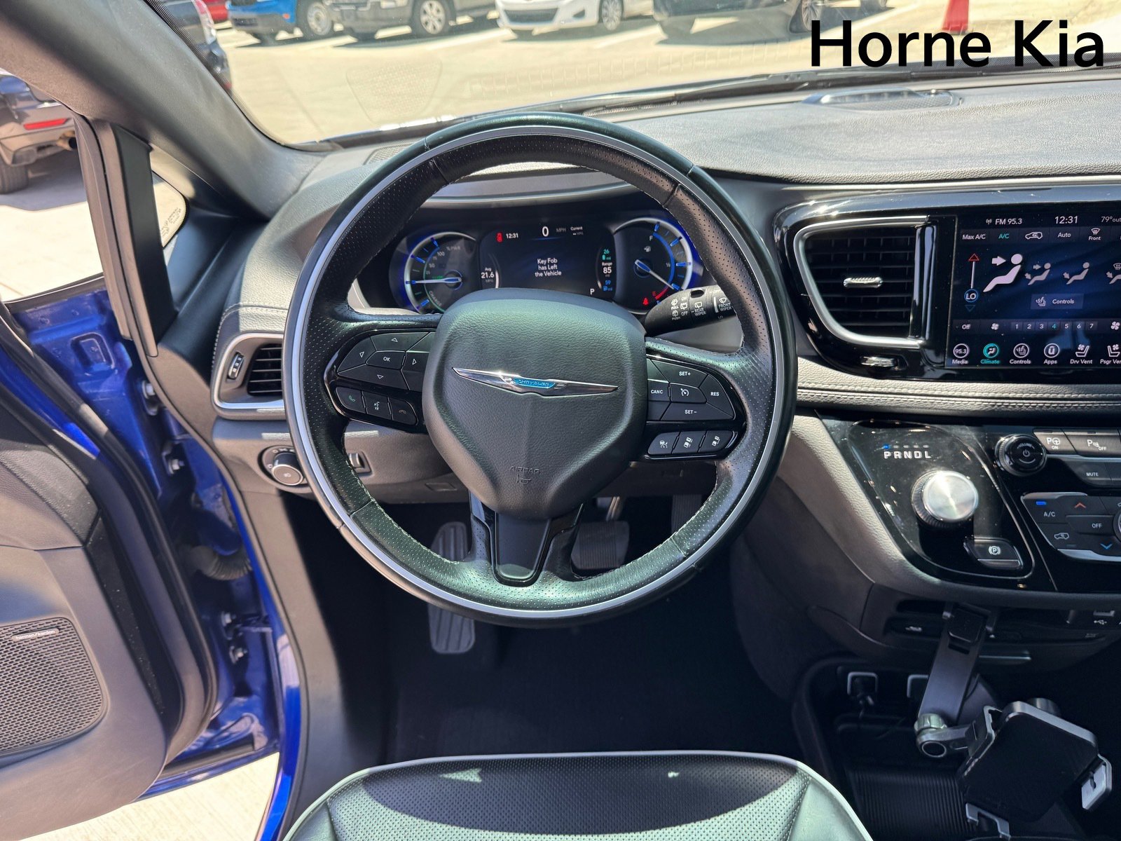 Used 2019 Chrysler Pacifica Limited w/ Advanced Safetytec Group FWD image 16