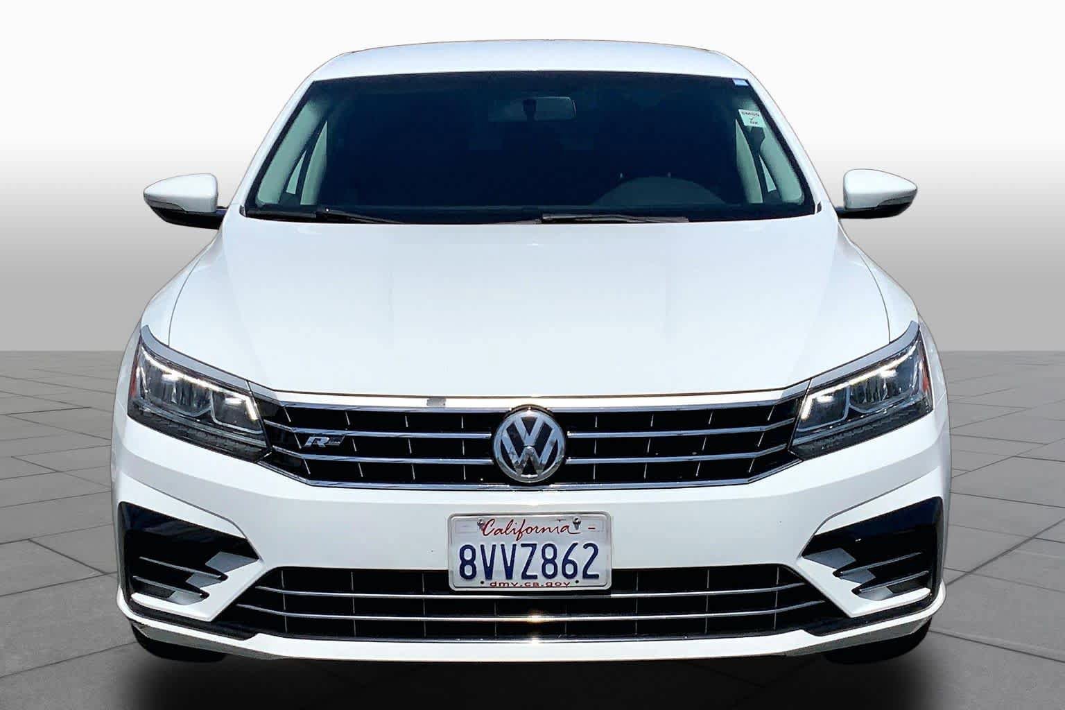 Used 2018 Volkswagen Passat 2.0T R-Line w/ R-Line Lighting Package FWD image 3