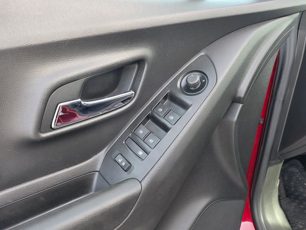 Used 2021 Chevrolet Trax LT image 11