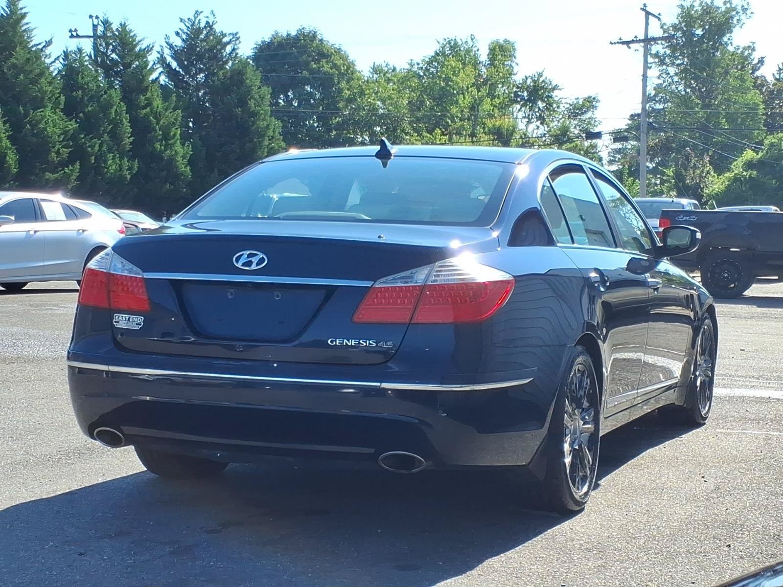 Used 2009 Hyundai Genesis 4.6 w/ Technology Pkg 5 RWD image 4