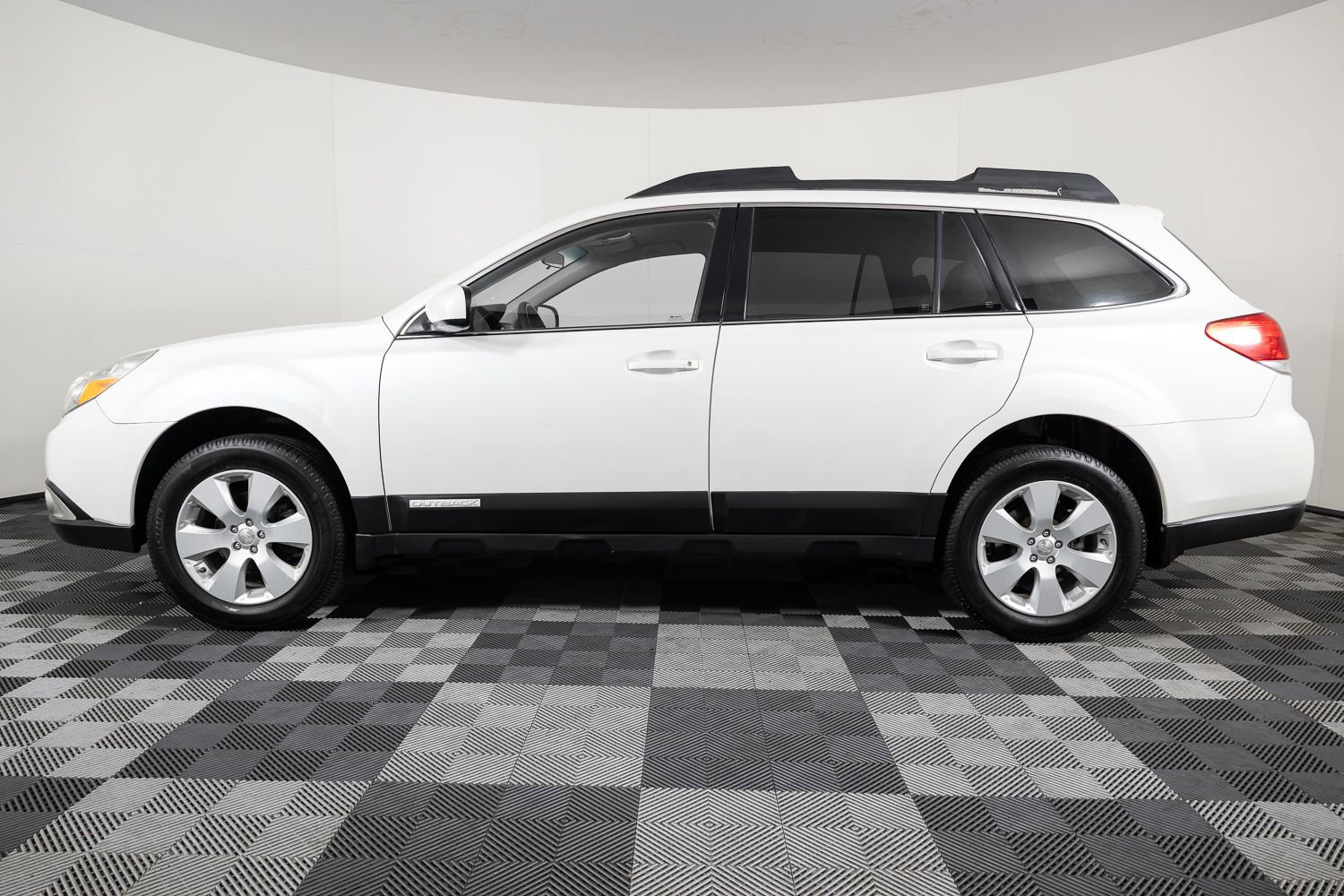 Used 2012 Subaru Outback 2.5i Premium w/ All-Weather Pkg image 3