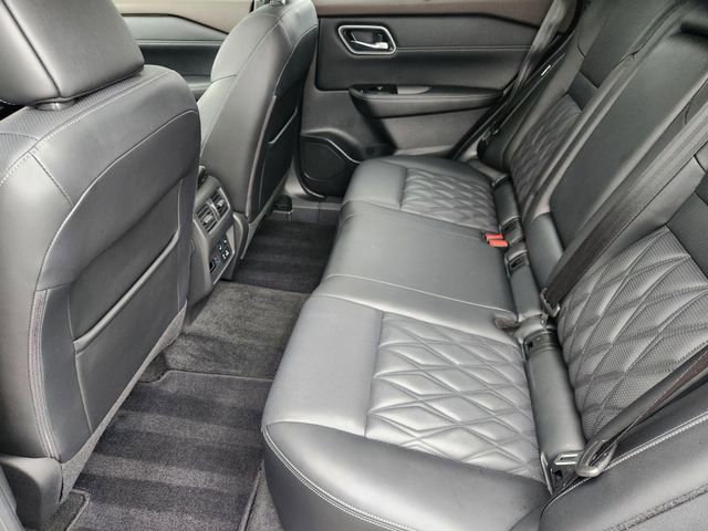 Certified 2022 Nissan Rogue Platinum w/ Head-Up Display Package image 24