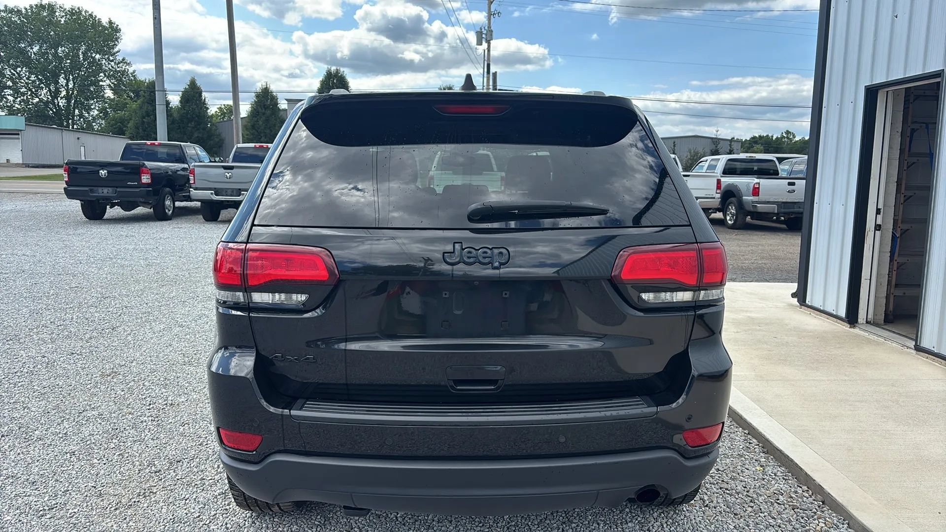 Used 2019 Jeep Grand Cherokee Laredo AWD/4WD image 4