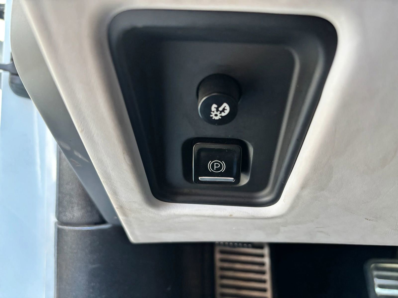 Used 2020 Chevrolet Corvette Stingray Premium Cpe w/ 3LT Preferred Equipment Group image 29