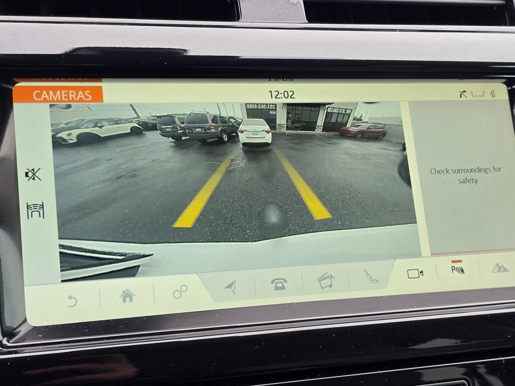 Used 2018 Land Rover Discovery HSE AWD/4WD image 31