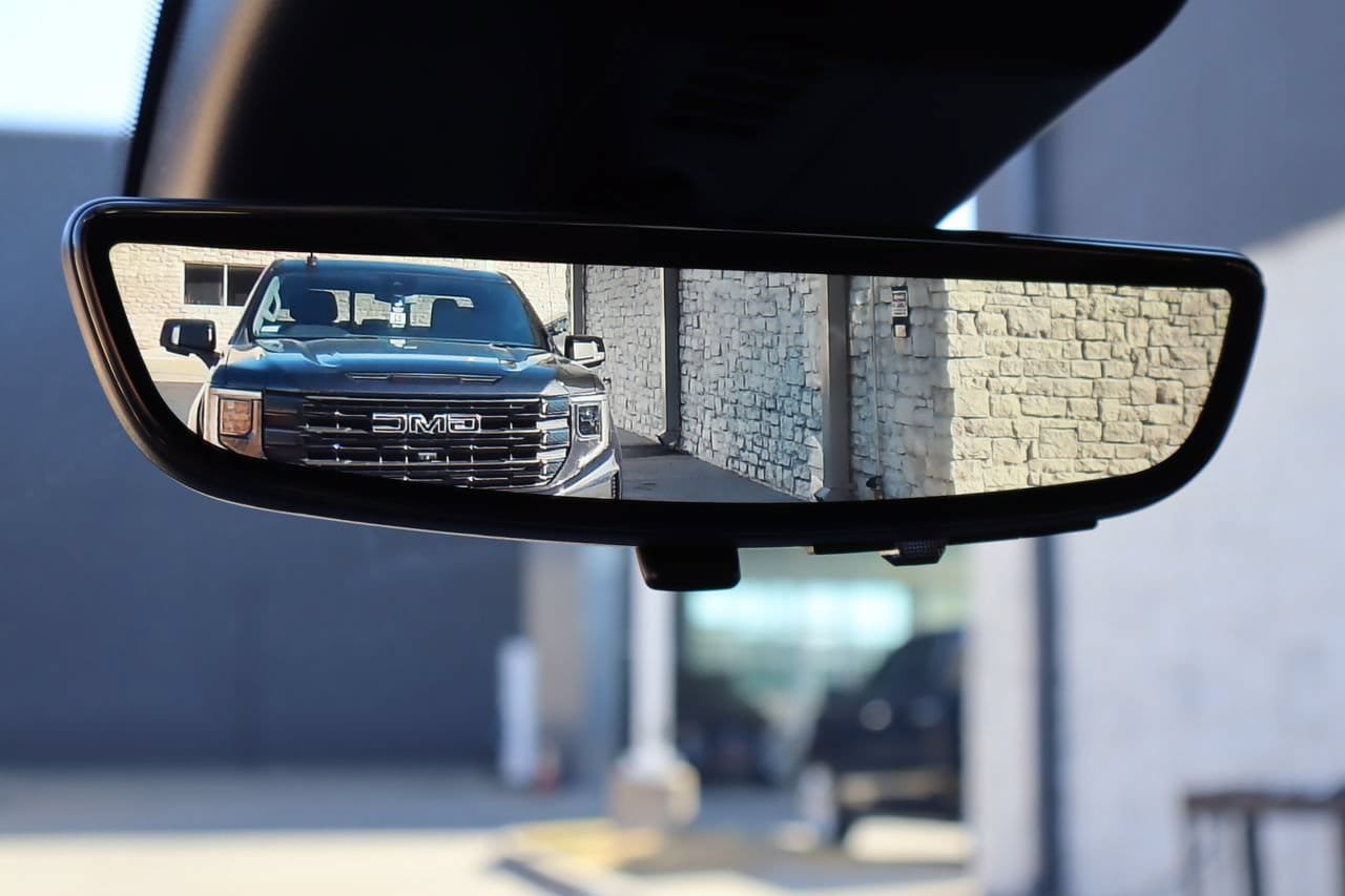 Used 2024 Chevrolet Traverse RS FWD image 31
