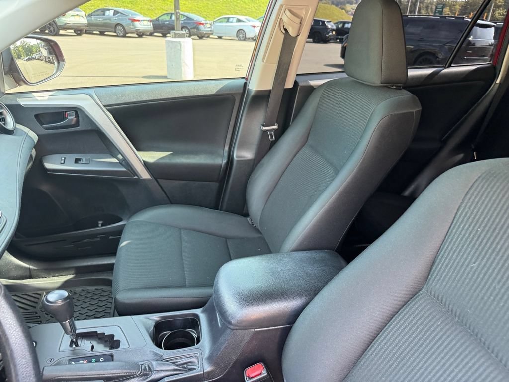 Used 2018 Toyota RAV4 LE AWD/4WD image 7