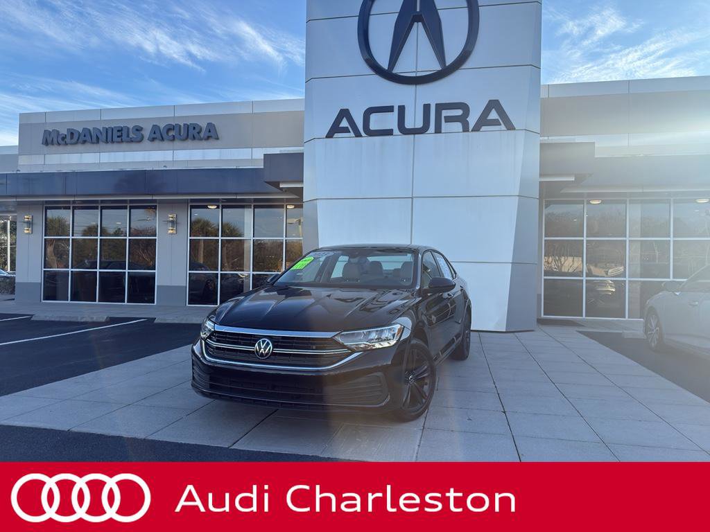 Used 2023 Volkswagen Jetta SE w/ Panoramic Sunroof Package