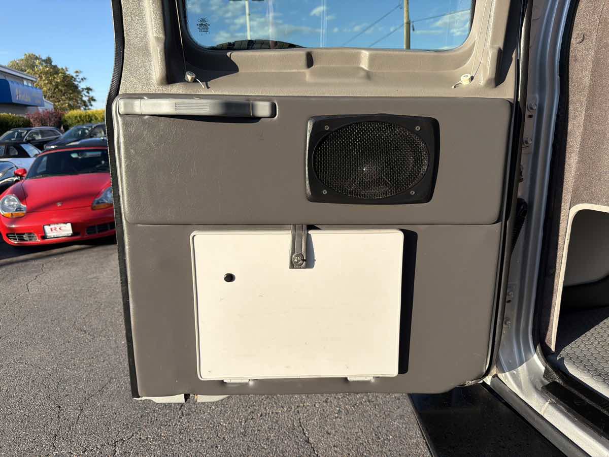 Used 2010 Ford E-350 and Econoline 350 Super Duty image 24