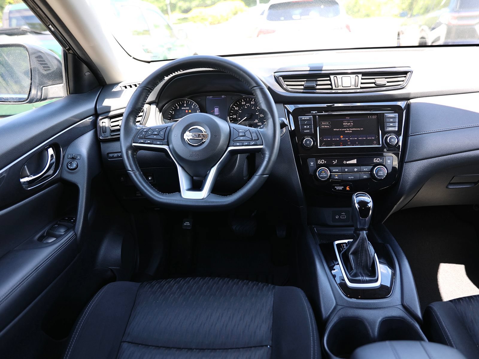 Used 2018 Nissan Rogue SV AWD/4WD image 15