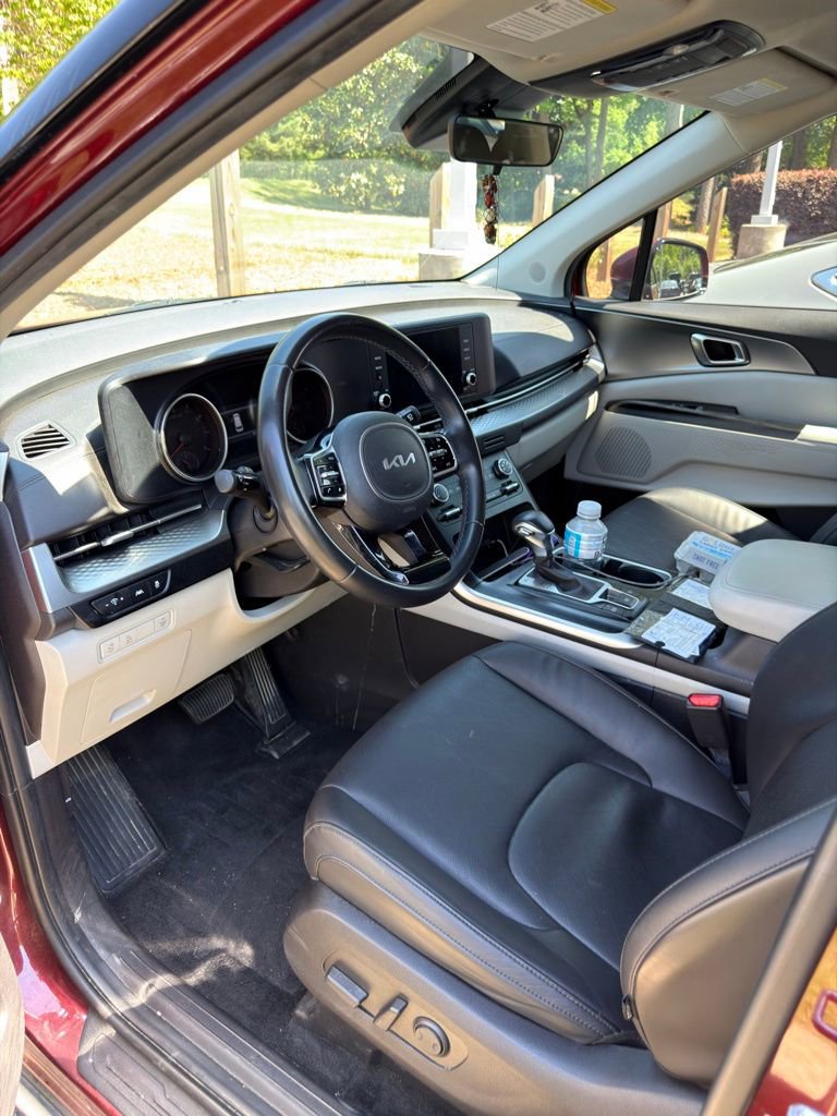 Used 2022 Kia Carnival LX image 6