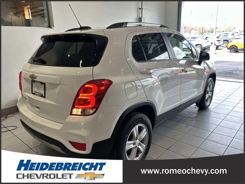 Certified 2022 Chevrolet Trax LT w/ LT Convenience Package AWD/4WD image 4