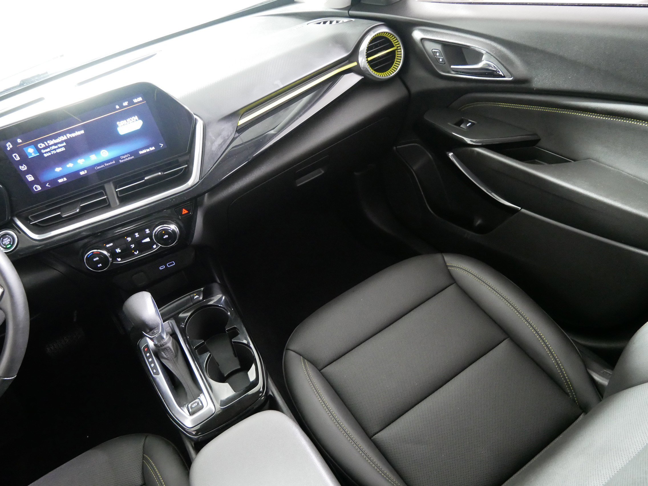 Used 2024 Chevrolet Trax ACTIV w/ Driver Confidence Package image 11