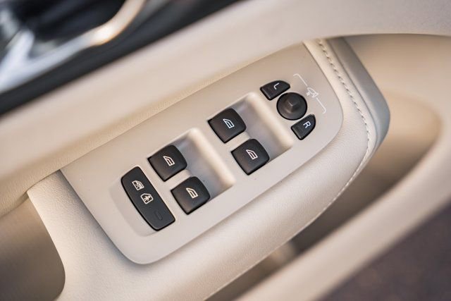 New 2026 Volvo XC60 B5 Ultra w/ Protection Package Premier image 39