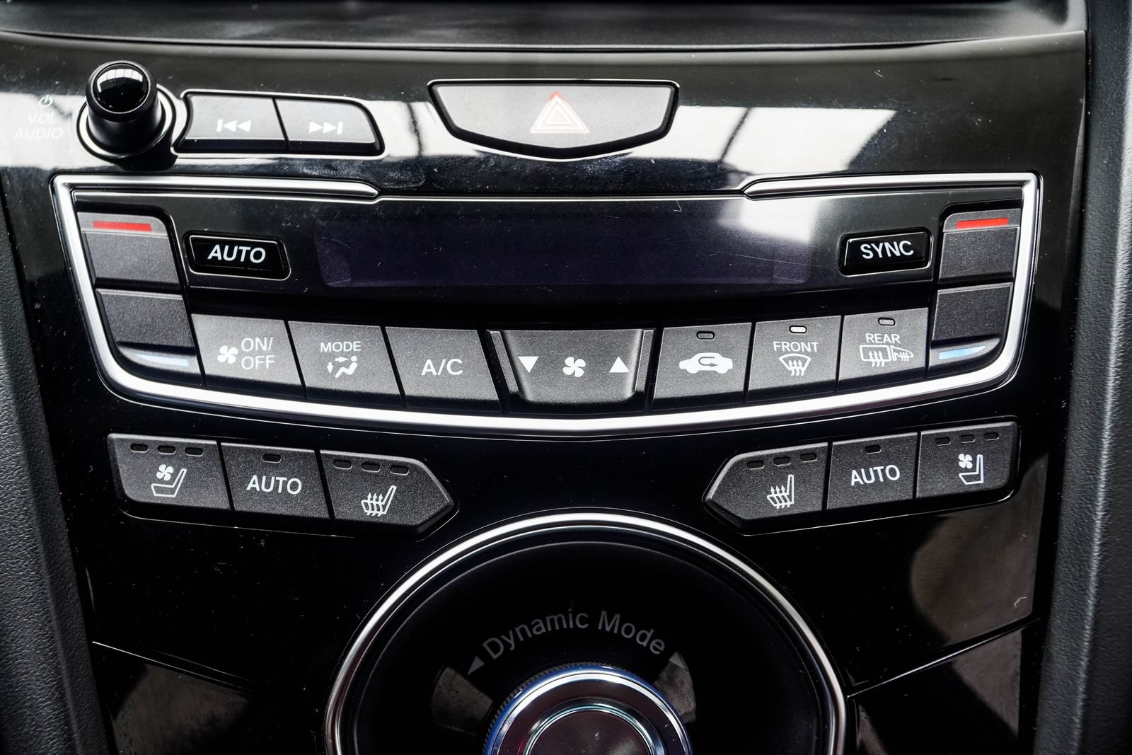 Used 2025 Acura RDX w/ Advance Package AWD/4WD image 25