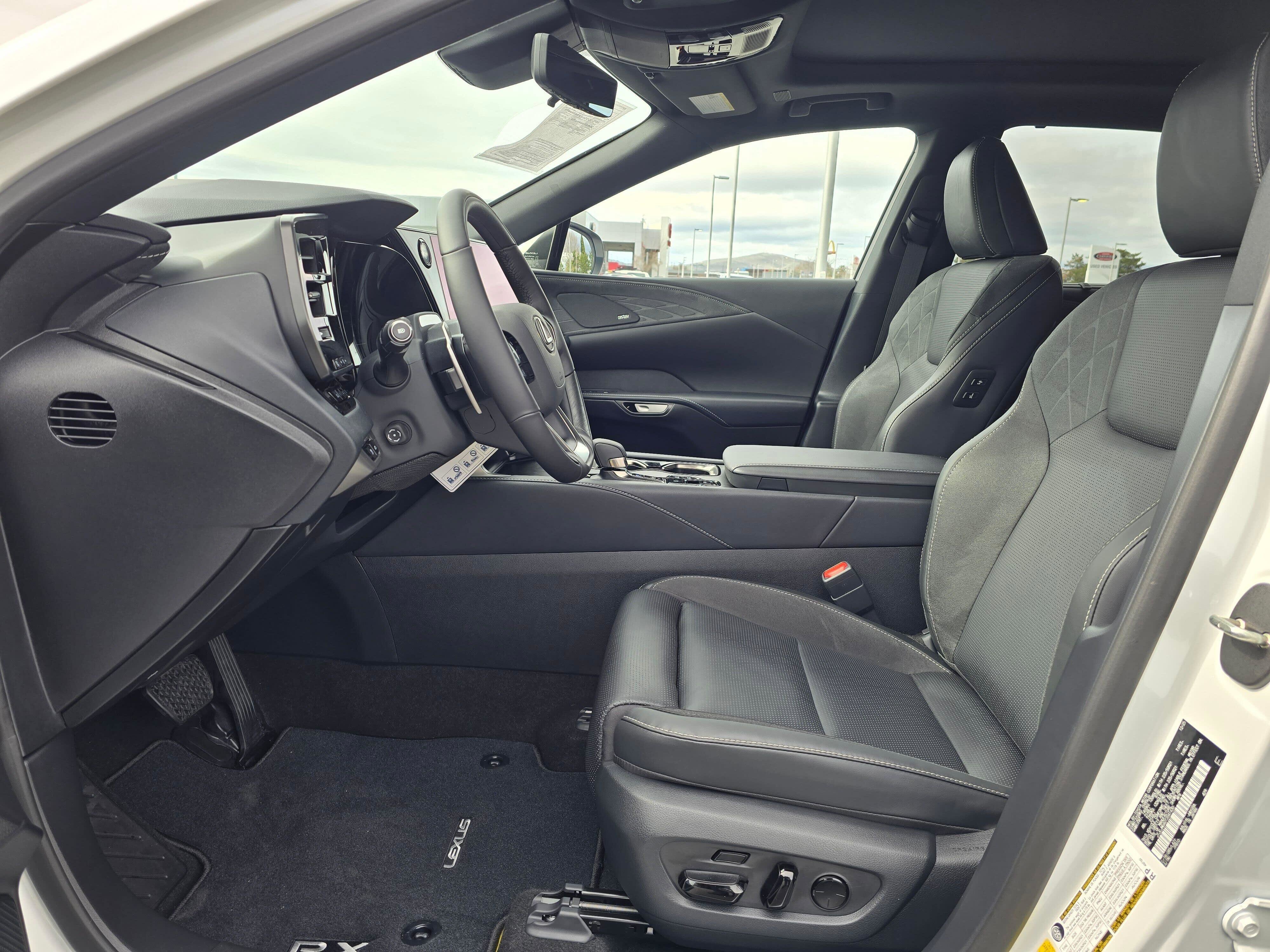 Used 2026 Lexus RX 450h Luxury w/ Convenience Package image 19