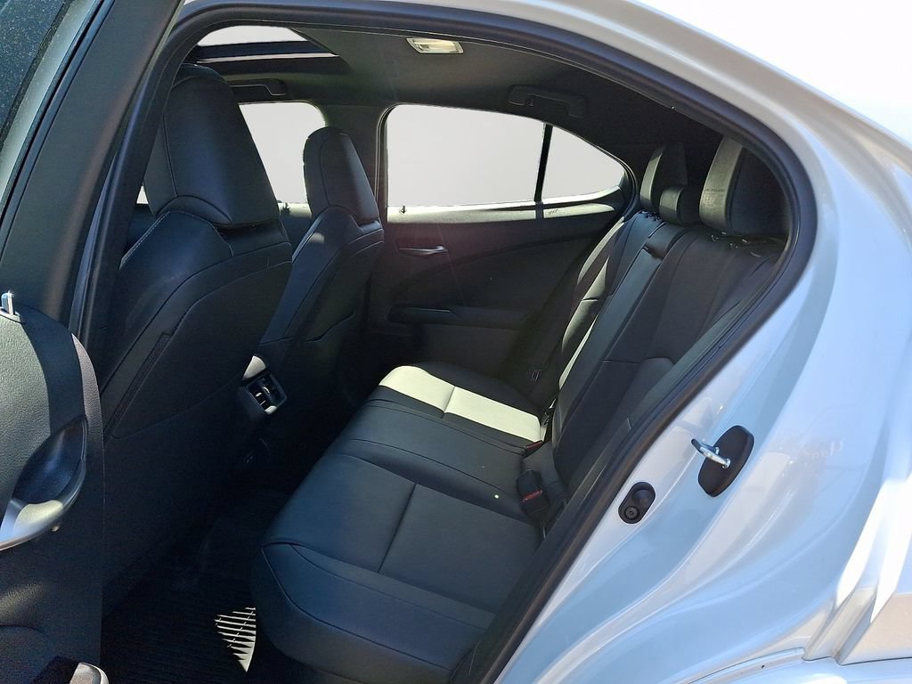 Used 2024 Lexus UX 250h AWD w/ Premium Package image 8
