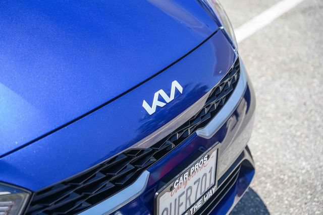 Used 2023 Kia Forte LXS w/ LXS Technology Package FWD image 4