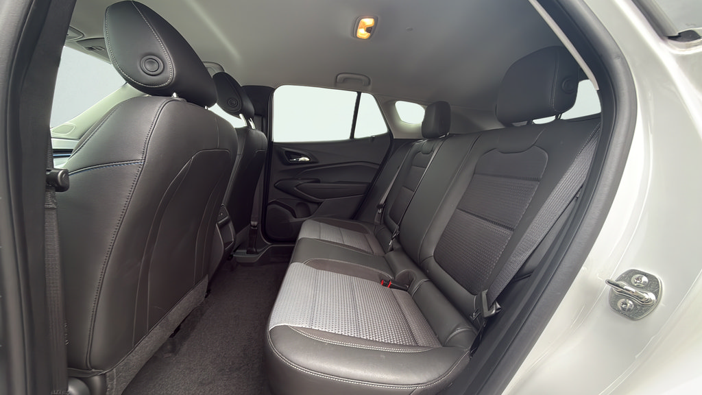 Used 2024 Chevrolet Trax LT FWD image 31