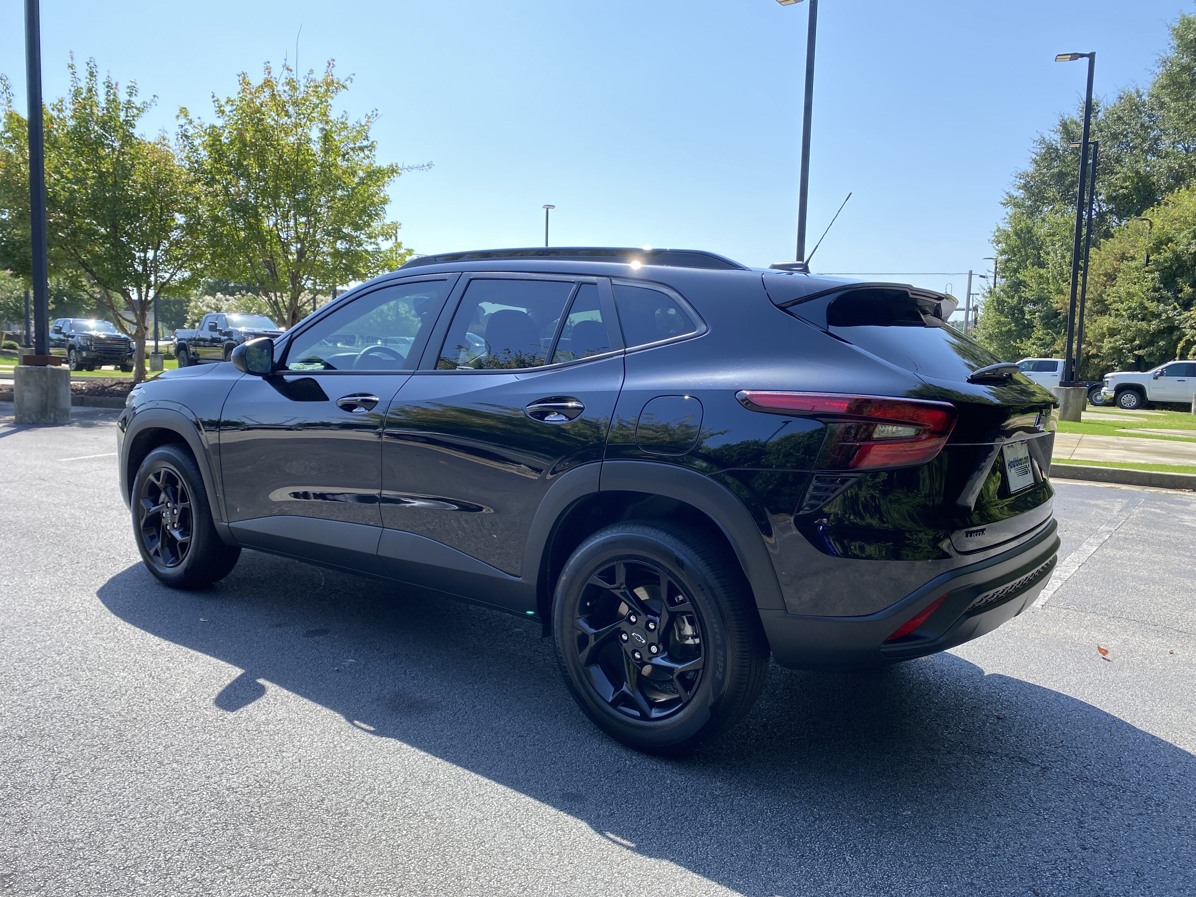 Used 2026 Chevrolet Trax LT w/ Midnight Edition FWD image 8