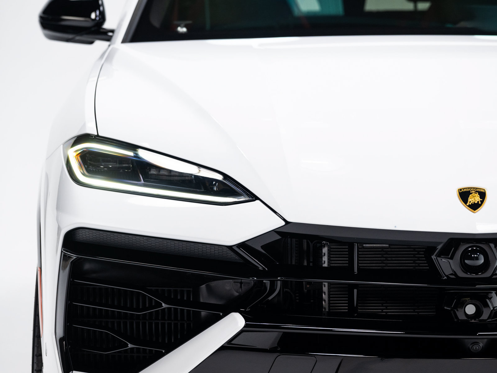 Used 2025 Lamborghini Urus SE AWD/4WD image 13