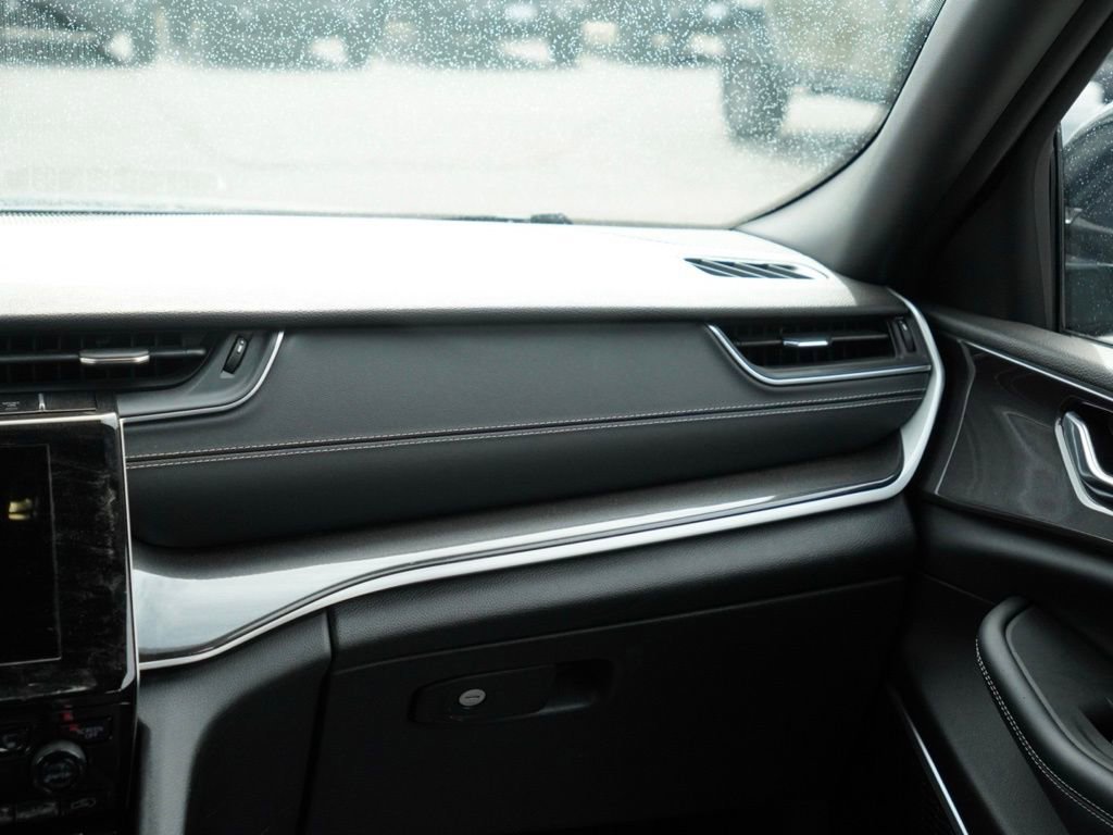 Used 2022 Jeep Grand Cherokee L Laredo image 27