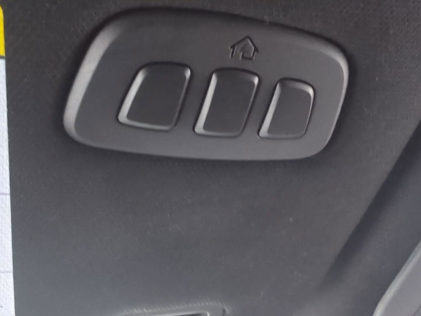 Used 2025 Ford Explorer ST image 17