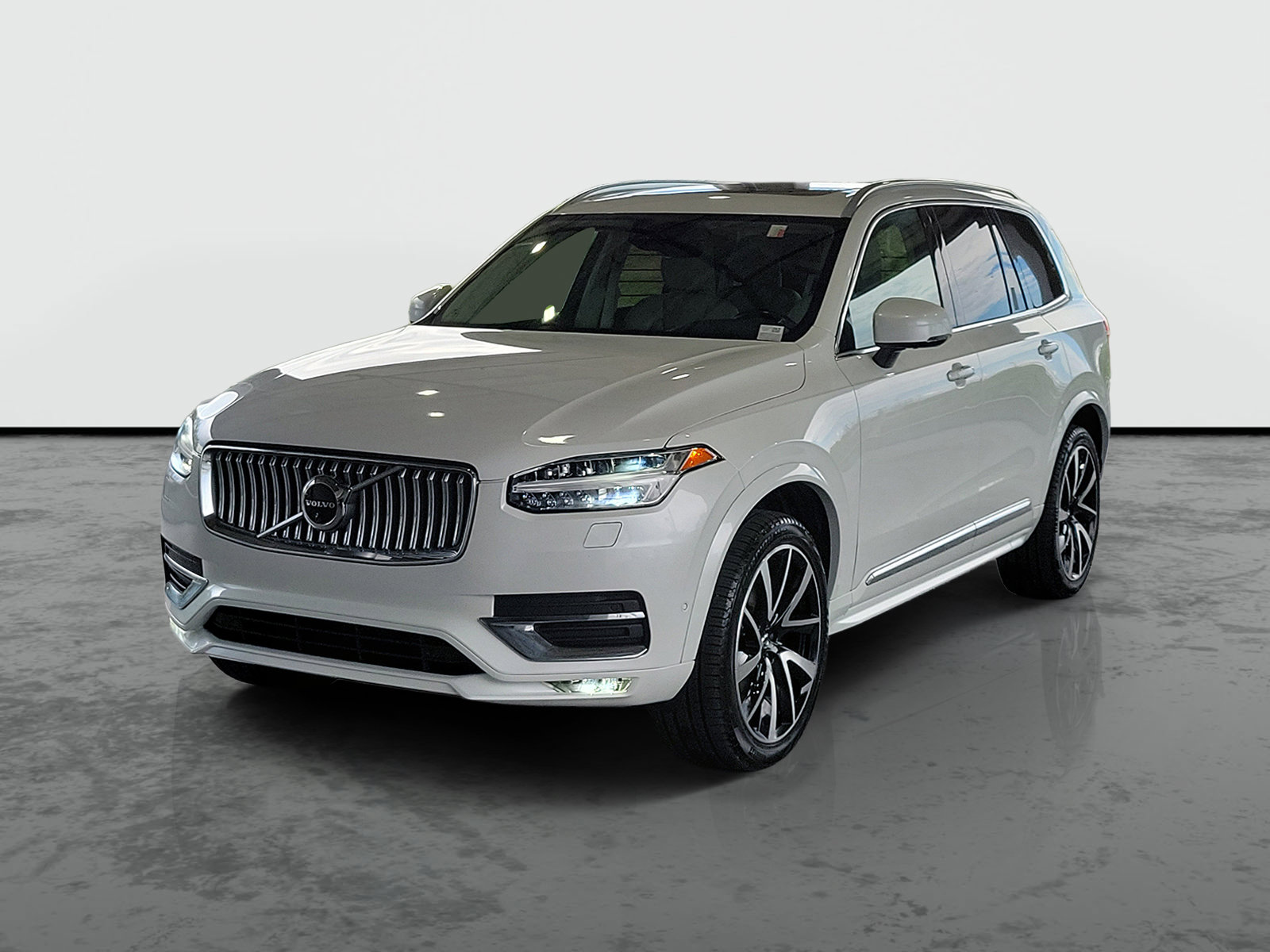 Used 2023 Volvo XC90 B5 Plus w/ Protection Package Premier AWD/4WD image 4