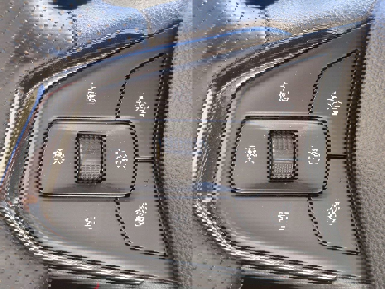 Used 2024 Chevrolet TrailBlazer RS w/ Driver Confidence Package image 23