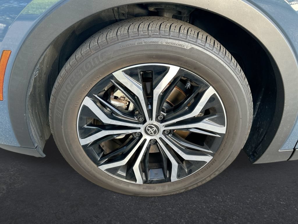 Certified 2025 Toyota Crown AWD/4WD image 10